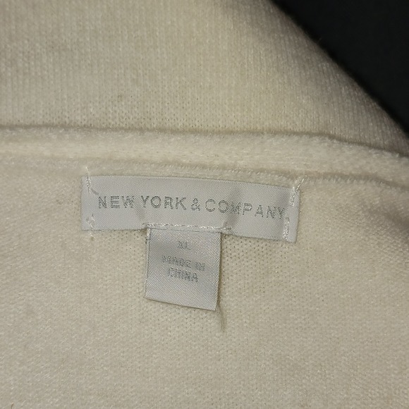 New‎ York & Company Women's soft Cream V Neck Long Sleeve Knit Sweater Top - Picture 7 of 7